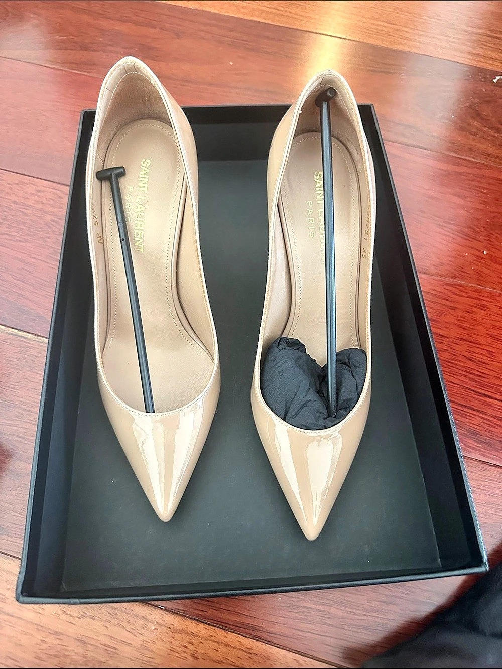 Saint Laurent Zoe 85 Patent Pumps Cream EU 35 Like New